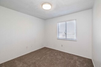 Garden Pines in Wichita, KS - Foto de edificio - Interior Photo