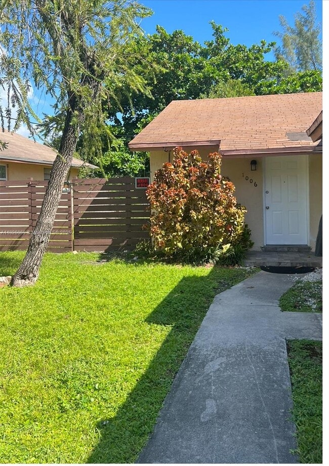 property at 1004 SW 8th St