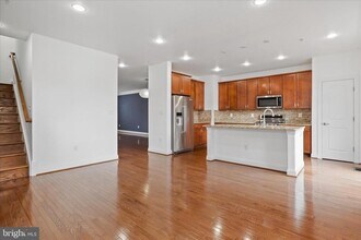 8072 Criaza Branch Ct in Vienna, VA - Building Photo - Building Photo