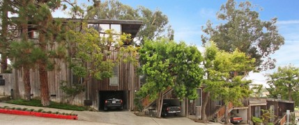 2428 Beverley Ave in Santa Monica, CA - Foto de edificio - Building Photo