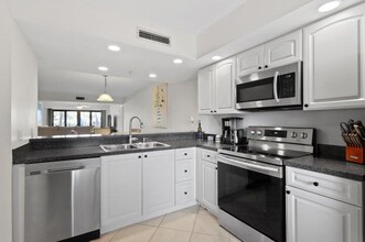 1201 Seafarer Cir in Jupiter, FL - Foto de edificio - Building Photo