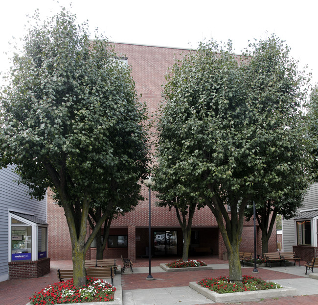 76 Broadway in Newport, RI - Foto de edificio - Building Photo