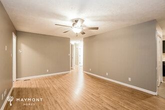 451 Cranklen Cir in Clarksville, TN - Foto de edificio - Building Photo