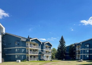 Cedar Manor in Lloydminster, AB - Building Photo - Building Photo