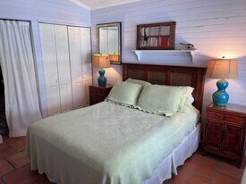 525 N Lakeside Dr in Lake Worth Beach, FL - Building Photo