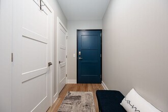 999 N High St in Columbus, OH - Building Photo - Building Photo