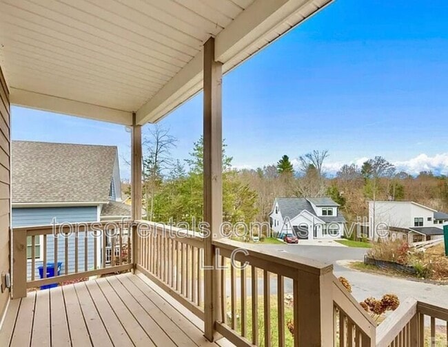 7 Berry Crst Ln in Arden, NC - Building Photo - Building Photo