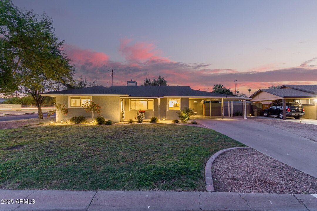 1422 W Orange Dr in Phoenix, AZ - Foto de edificio