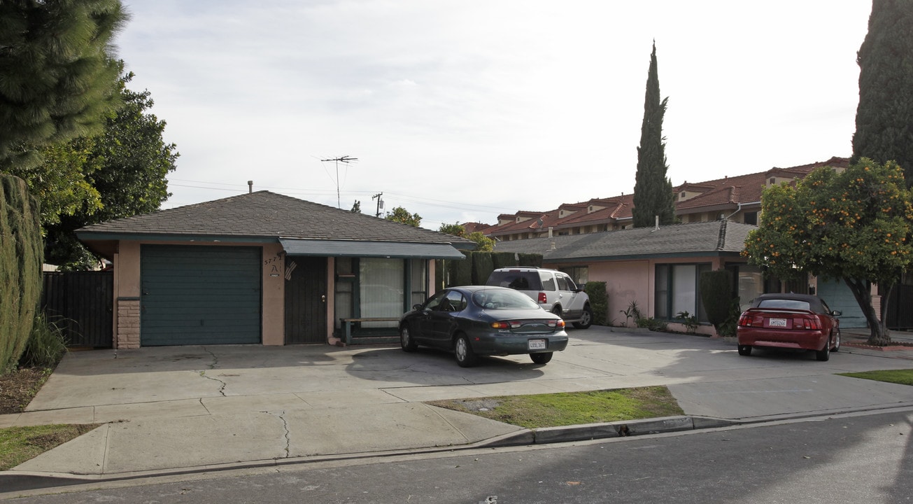 5772-5782 Fullerton Ave in Buena Park, CA - Foto de edificio