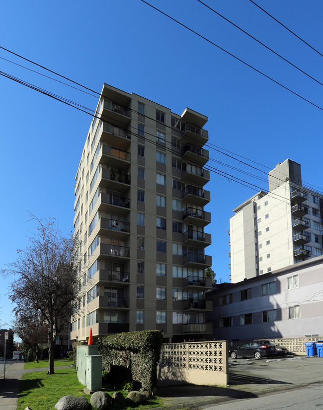 Gilford Towers in Vancouver, BC - Building Photo - Building Photo