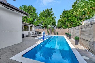 2415 SW 21st Ter in Miami, FL - Building Photo - Building Photo