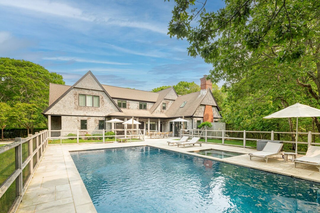 92 Scrimshaw Ln in Amagansett, NY - Building Photo