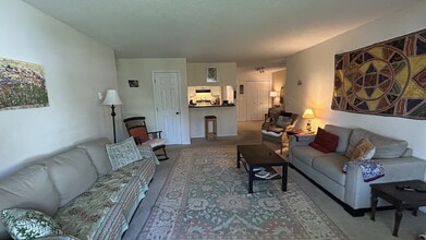 161 Saco Ave in Old Orchard Beach, ME - Foto de edificio - Building Photo