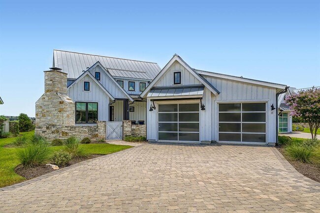 19517 Flying J Blvd in Spicewood, TX - Building Photo - Building Photo