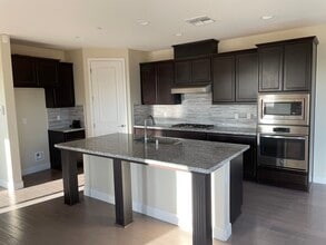 466 Ventana in Tracy, CA - Building Photo - Building Photo