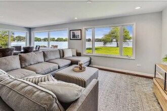 36856 N Hickory Ct in Ingleside, IL - Building Photo - Building Photo