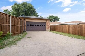 5705 Twineing St in Dallas, TX - Building Photo - Building Photo