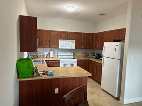 2933 SW 38th Ave in Miami, FL - Building Photo - Building Photo