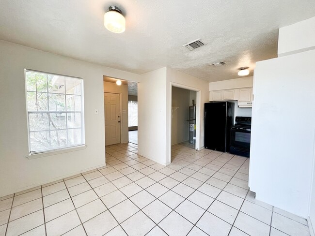 709 Ruth Ct in Navasota, TX - Building Photo - Building Photo