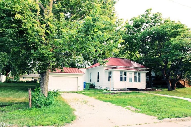 property at 107 E Vest St