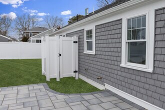 7 Water St in West Yarmouth, MA - Foto de edificio - Building Photo