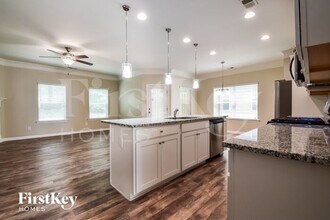 230 Hickory Cmns Wy in Canton, GA - Foto de edificio - Building Photo