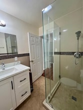 6371 Klamath Dr in Westminster, CA - Foto de edificio - Building Photo