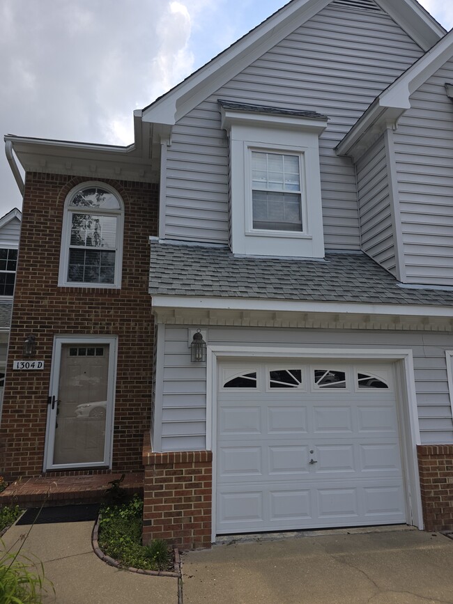1304 Bunker Ridge Arch