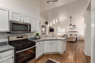 15034 N 30th St in Phoenix, AZ - Building Photo - Building Photo