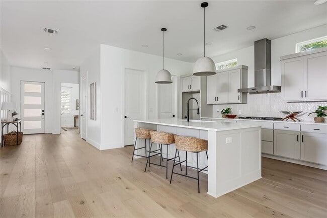 property at 1809 Pasadena Dr