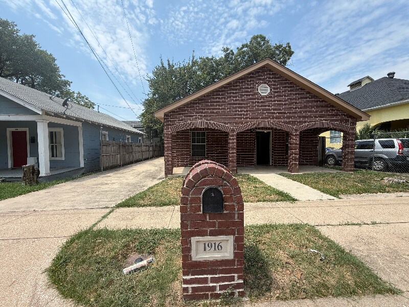 1916 Grainger St in Fort Worth, TX - Building Photo