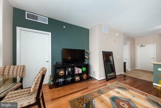 437 New York Ave NW in Washington, DC - Building Photo - Building Photo