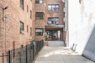 13327 Sanford Ave in Flushing, NY - Foto de edificio - Building Photo