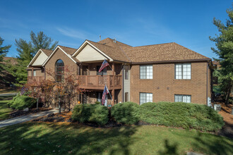 The Courts of Country Lakes Condominiums in Broadview Heights, OH - Building Photo - Building Photo