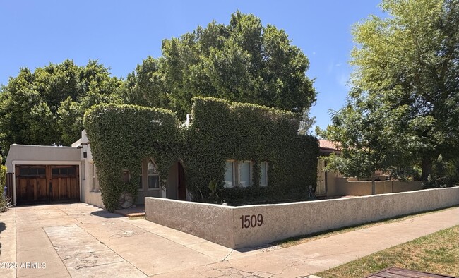 property at 1509 E Cheery Lynn Rd