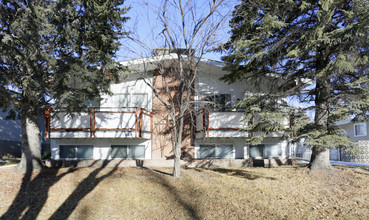 4224 40th Ave NW in Calgary, AB - Building Photo - Building Photo