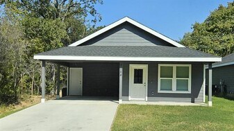 7121 Yuma Dr in Mabank, TX - Building Photo