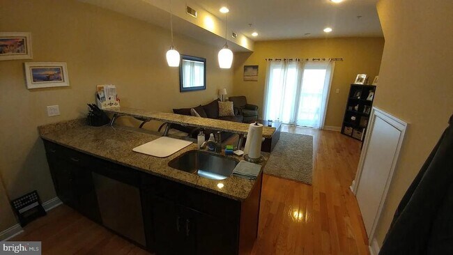 827 Corinthian Ave in Philadelphia, PA - Building Photo - Building Photo