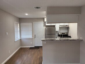 2922 Randolph Rd in Pasadena, TX - Foto de edificio - Building Photo