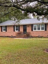 401 New Rd in Burgaw, NC - Building Photo