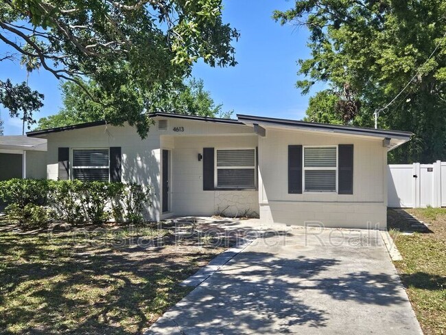 property at 4613 W Paxton Ave
