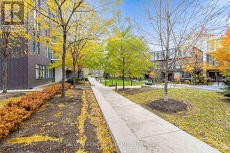 128 Fairview Mall Dr in Toronto, ON - Building Photo - Building Photo