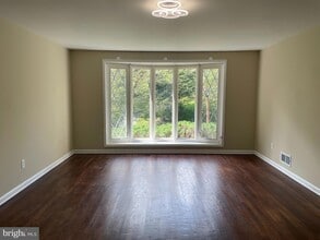 13409 Doncaster Ln, Unit G in Silver Spring, MD - Building Photo - Building Photo