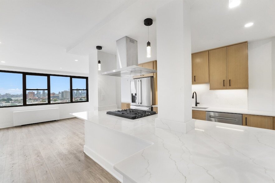 201 St Pauls Ave, Unit 17T in Jersey City, NJ - Building Photo