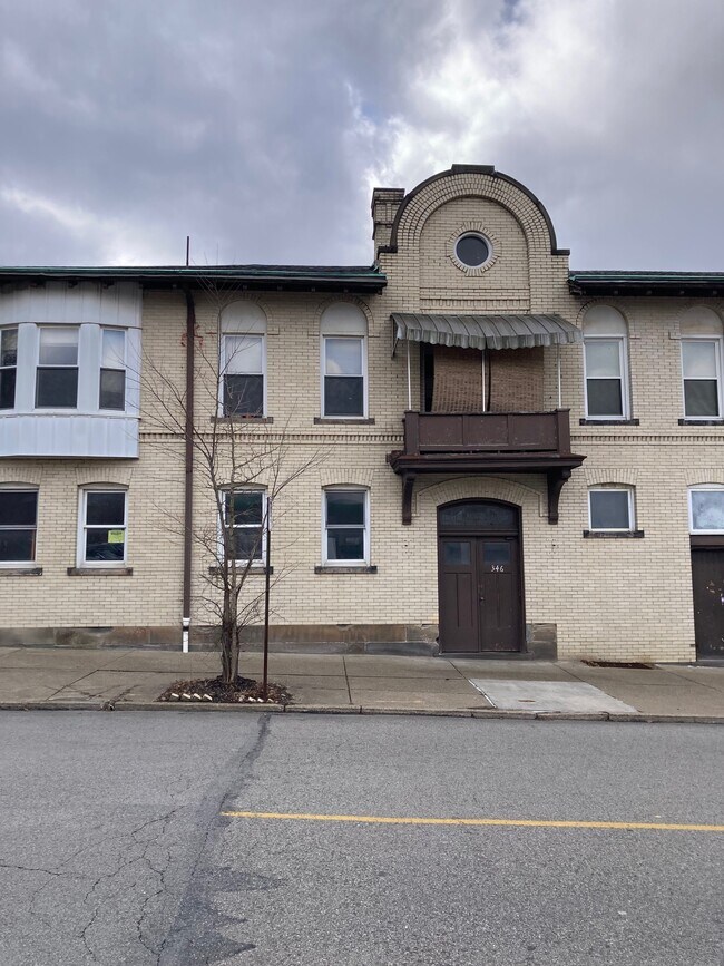 346 Washington Ave Rentals in Oakmont, PA