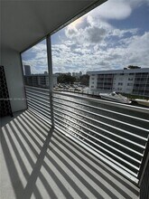 3750 NE 170th St in North Miami Beach, FL - Foto de edificio - Building Photo