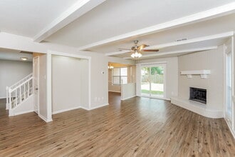 8431 Pines Pl Dr in Humble, TX - Building Photo - Building Photo