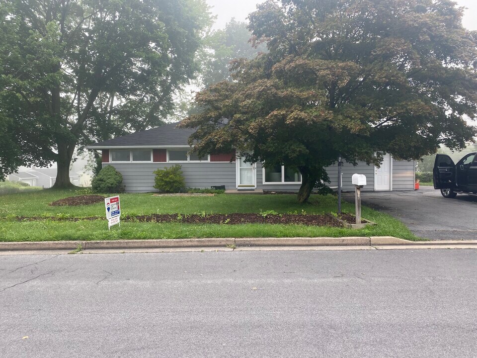 1473 Linn St in State College, PA - Building Photo