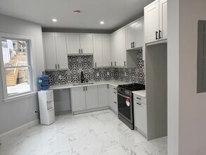 975 N Main St in Waterbury, CT - Building Photo - Building Photo