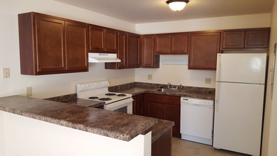 Willow Glen Apartments in Muskego, WI - Building Photo - Building Photo